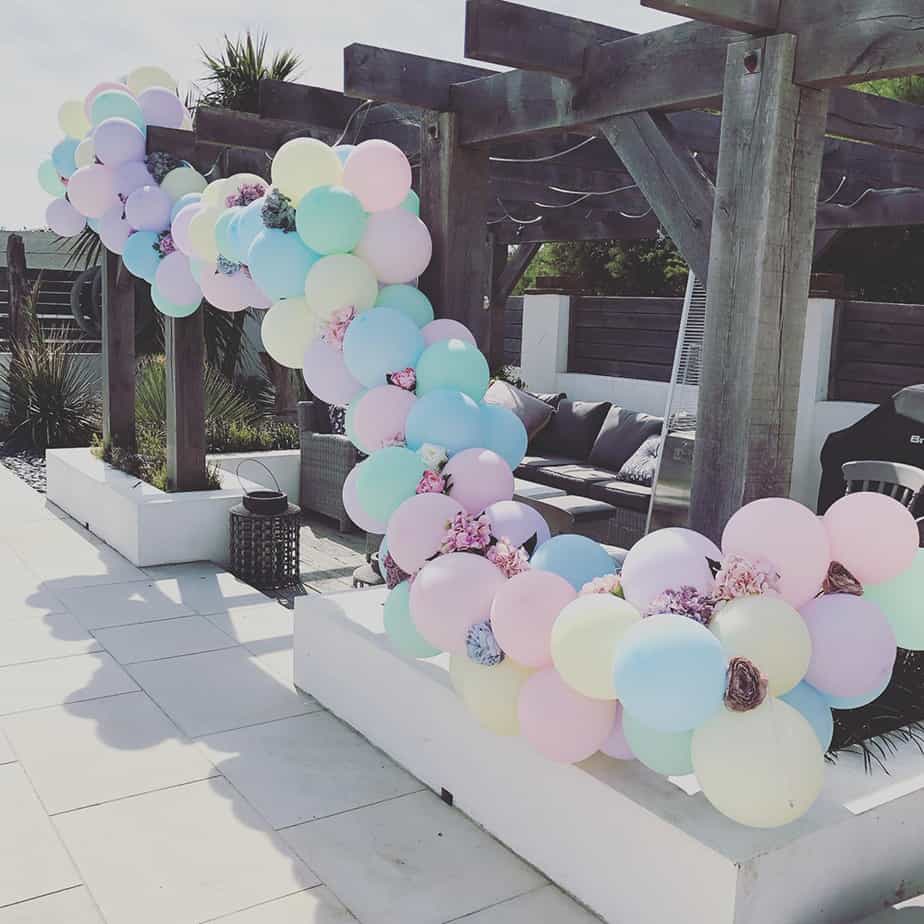 Hire Your Day outside balloon garland